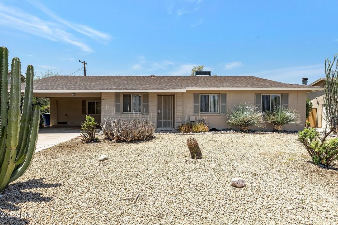 1812 N Mcallister Ave - Photo 2 of 45