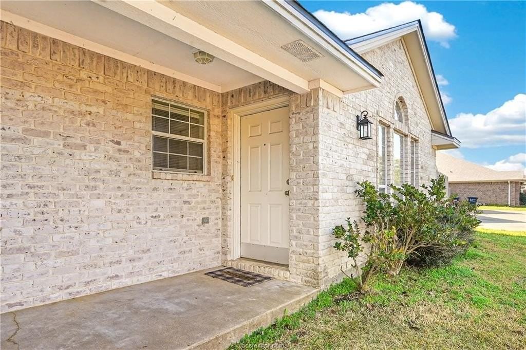 1012 Willow Pond Ct - Photo 2 of 25