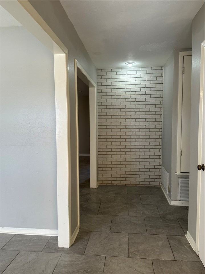 207 Blanco Dr - Photo 5 of 29