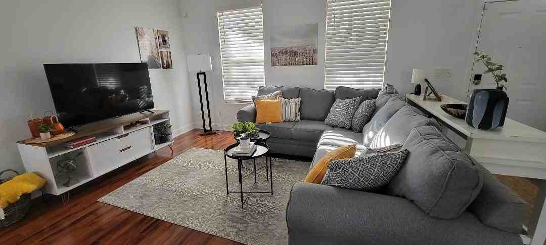 250 N 21st St - Photo 2 of 7