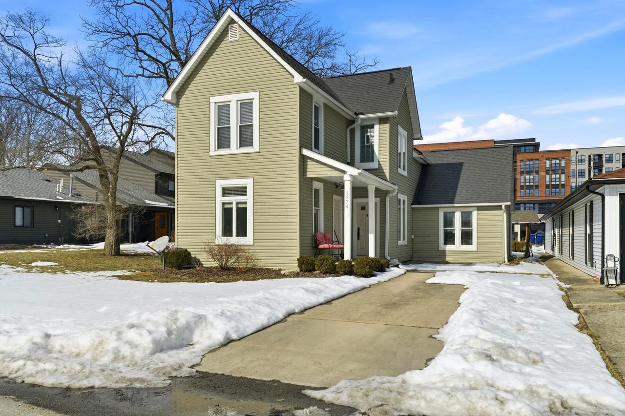 1374 Ida Ave - Photo 3 of 44