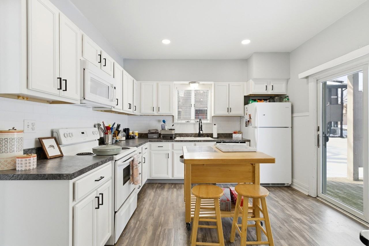 1374 Ida Ave - Photo 7 of 44