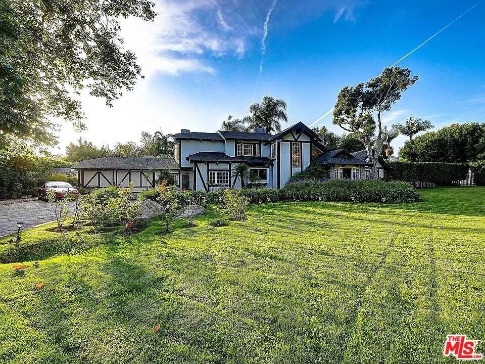 6315 Bonsall Dr - Photo 3 of 11