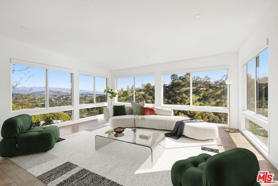 2204 Ridgemont Dr - Photo 3 of 12