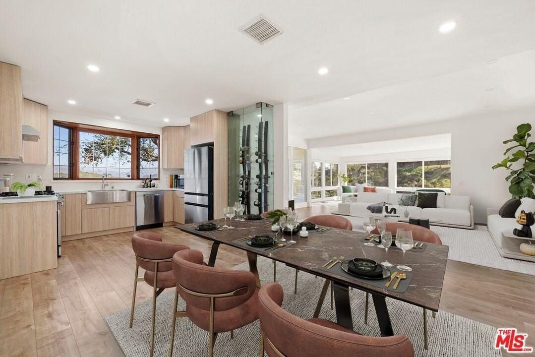 2204 Ridgemont Dr - Photo 6 of 12