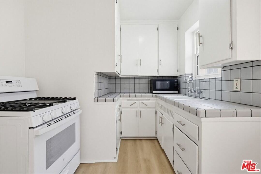 1255 S Crescent Heights Blvd - Photo 5 of 34