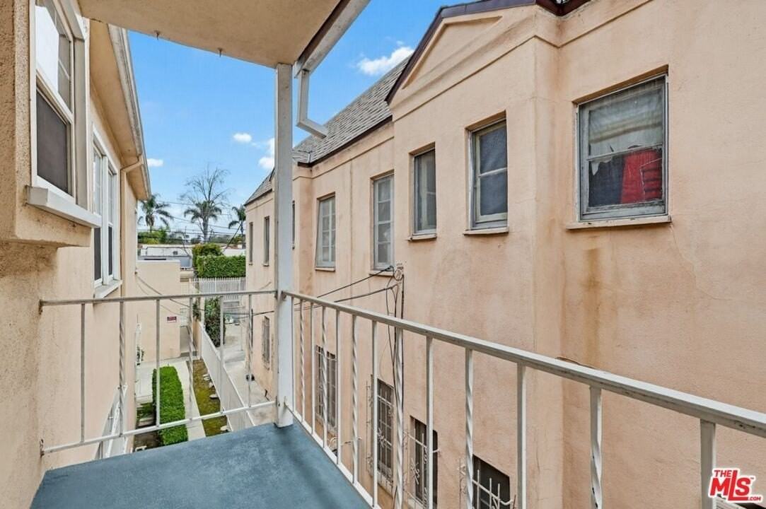 1255 S Crescent Heights Blvd - Photo 6 of 34