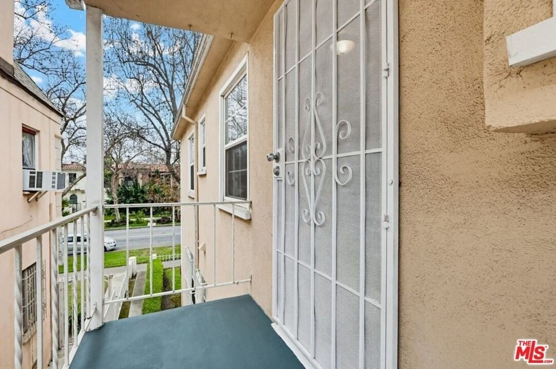 1255 S Crescent Heights Blvd - Photo 7 of 34