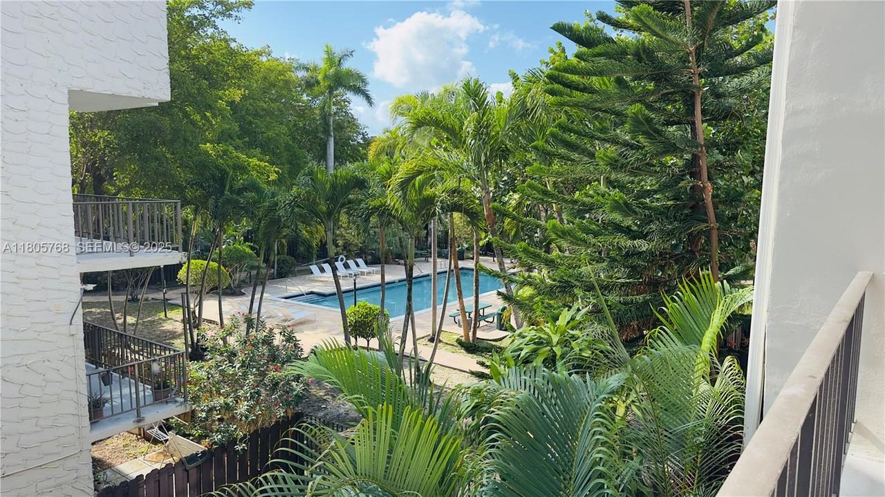 6900 North Kendall Drive - Photo 5 of 13