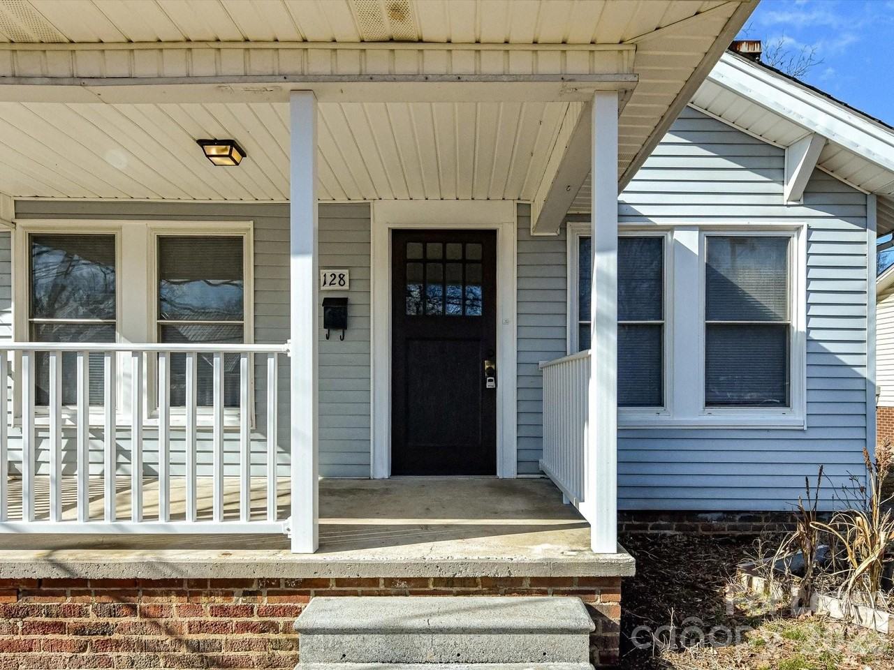 128 Harwood St - Photo 3 of 26