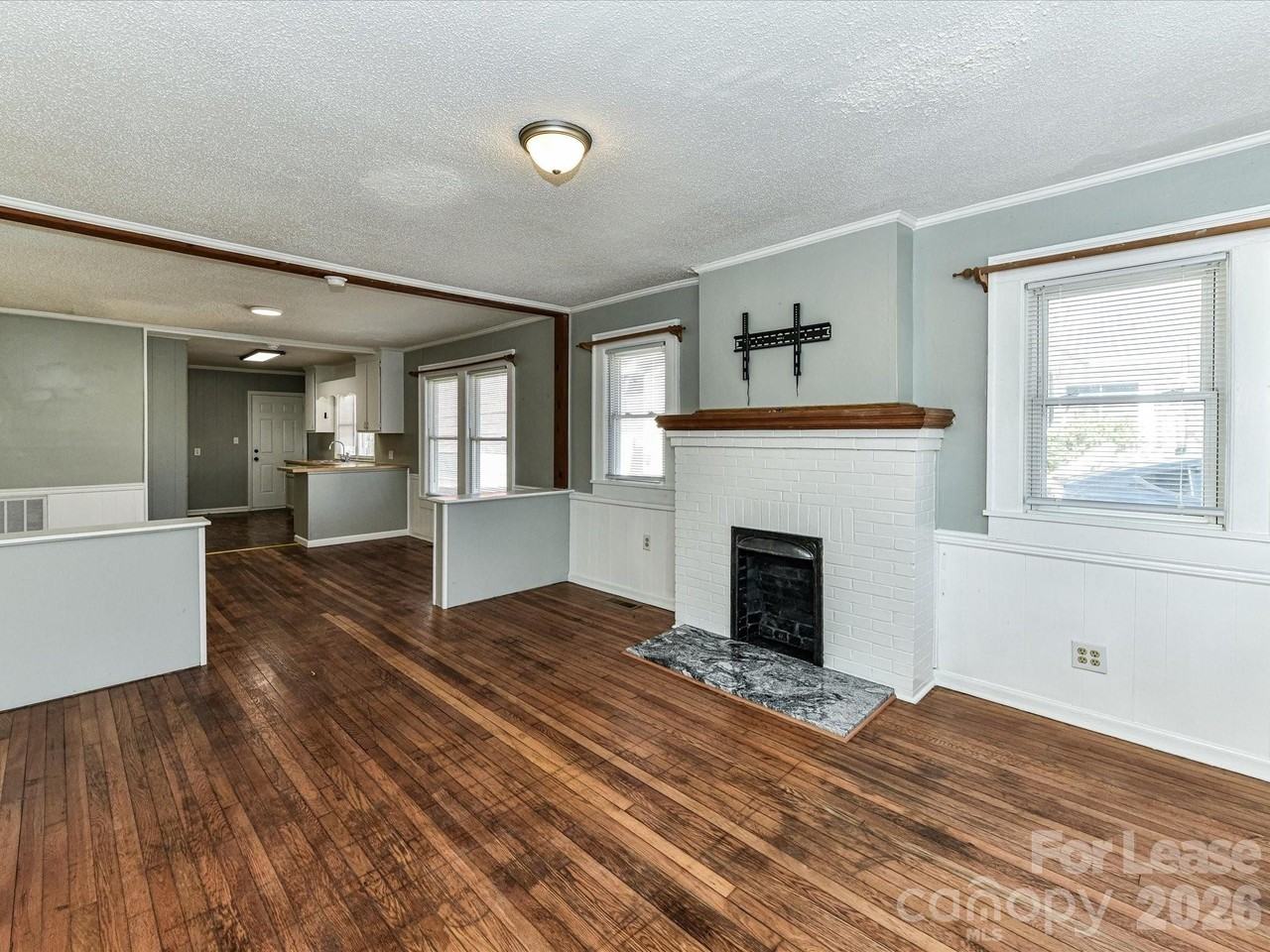 128 Harwood St - Photo 7 of 26