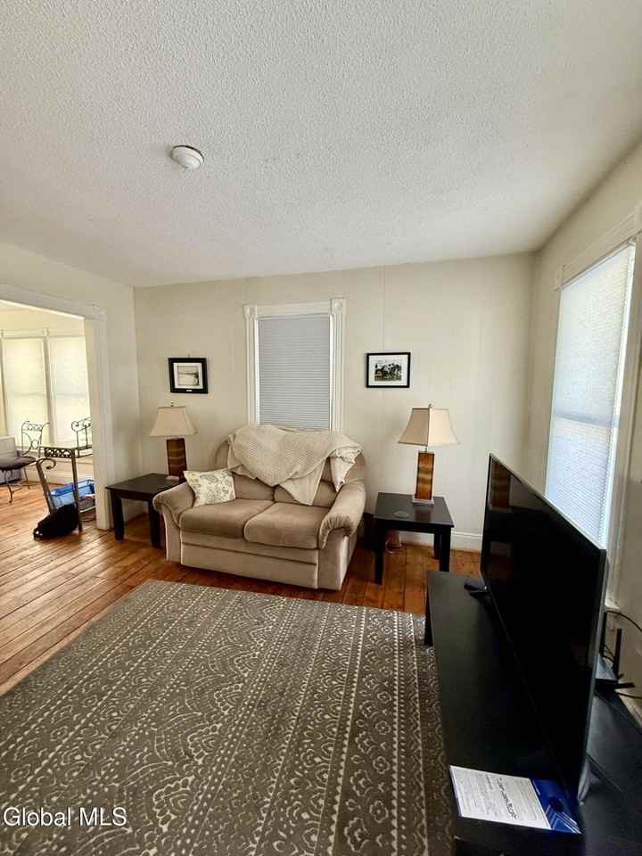 120 Van Dam St - Photo 2 of 9