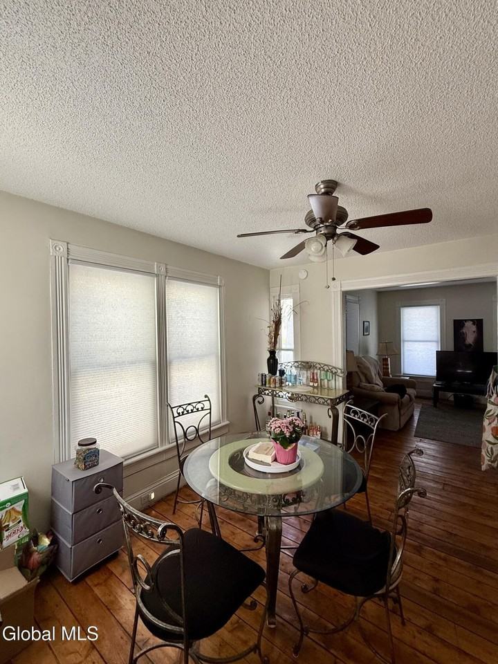 120 Van Dam St - Photo 3 of 9