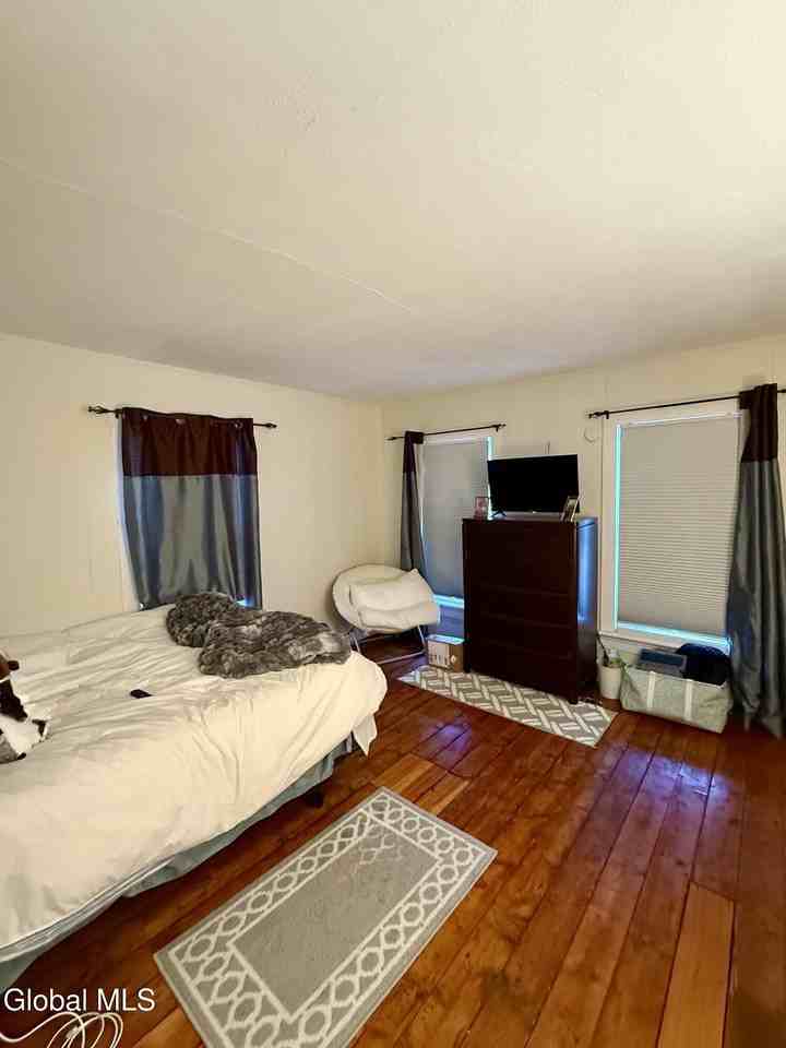 120 Van Dam St - Photo 7 of 9