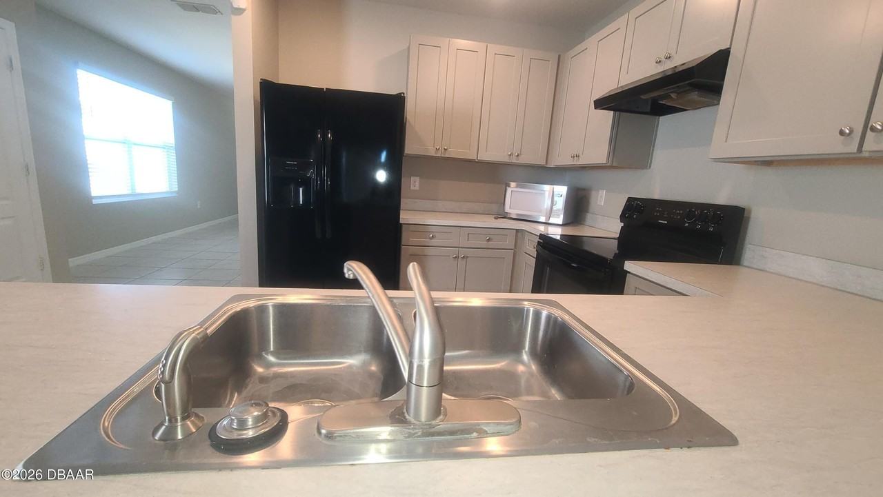 542 Armoyan Way - Photo 6 of 27