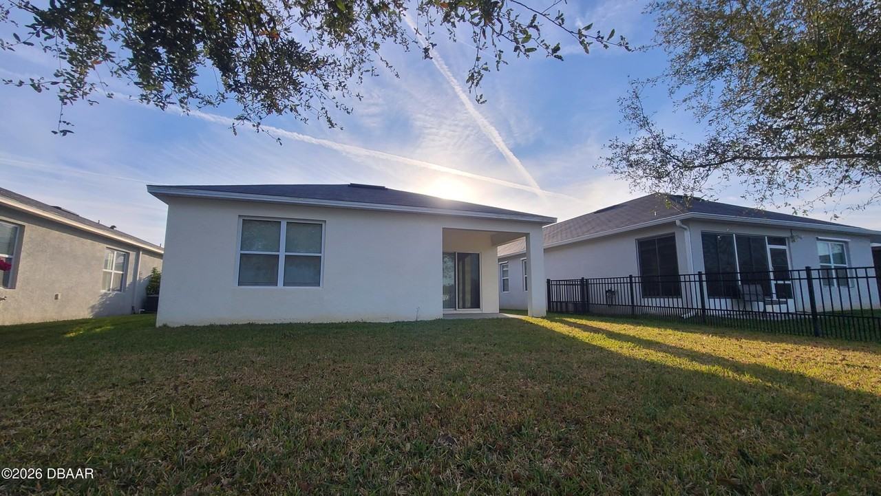 550 Armoyan Way - Photo 3 of 29