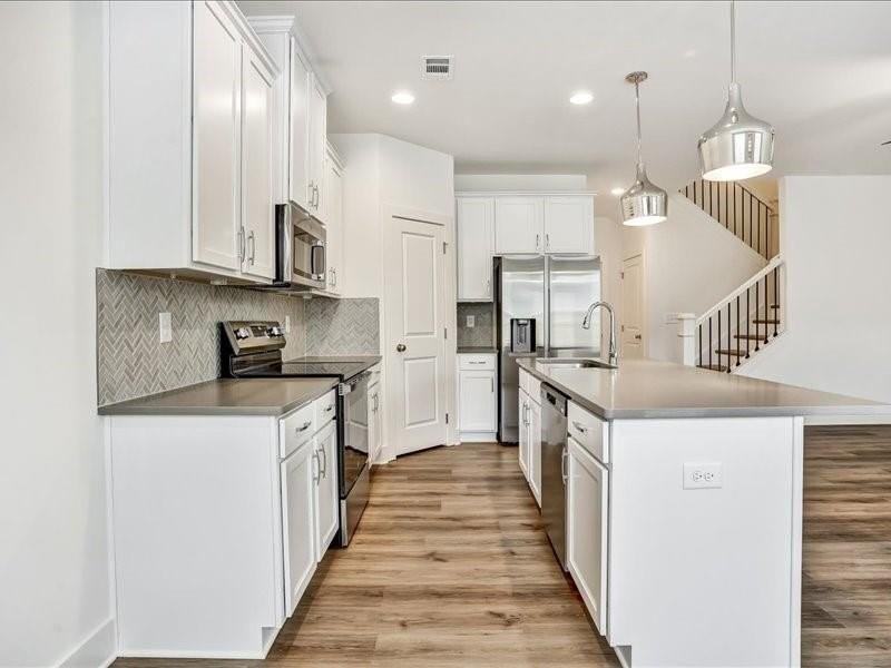 2539 Riverside Rd - Photo 6 of 31