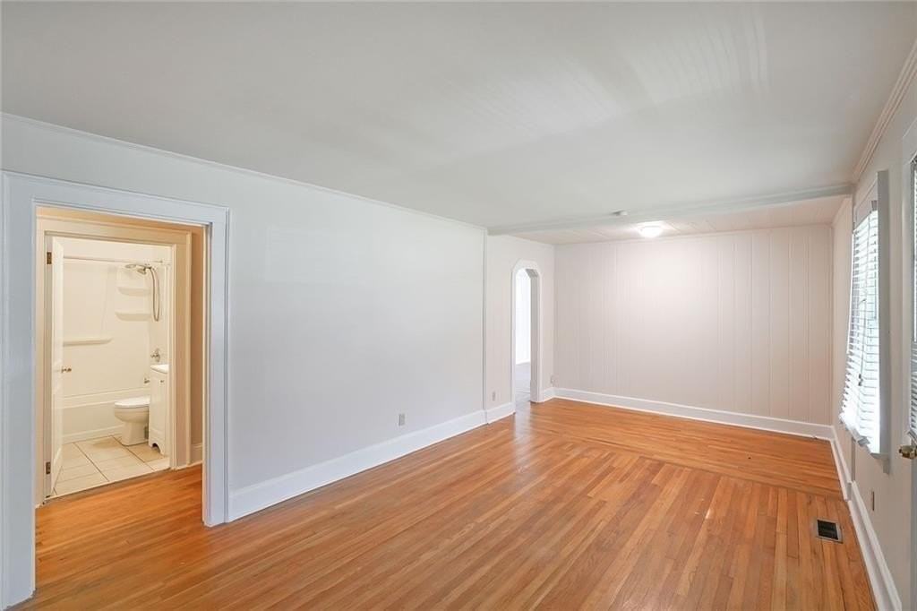 2055 Anderson Dr Se - Photo 2 of 9