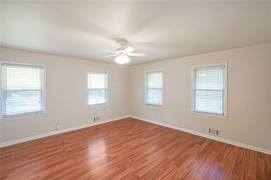 2055 Anderson Dr Se - Photo 5 of 9