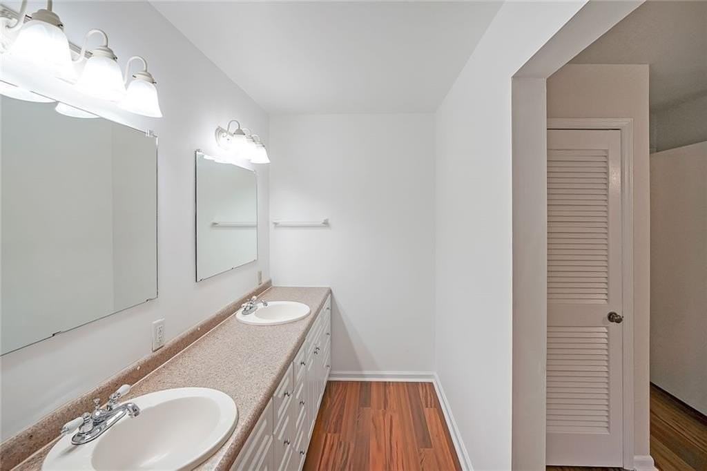 2055 Anderson Dr Se - Photo 7 of 9