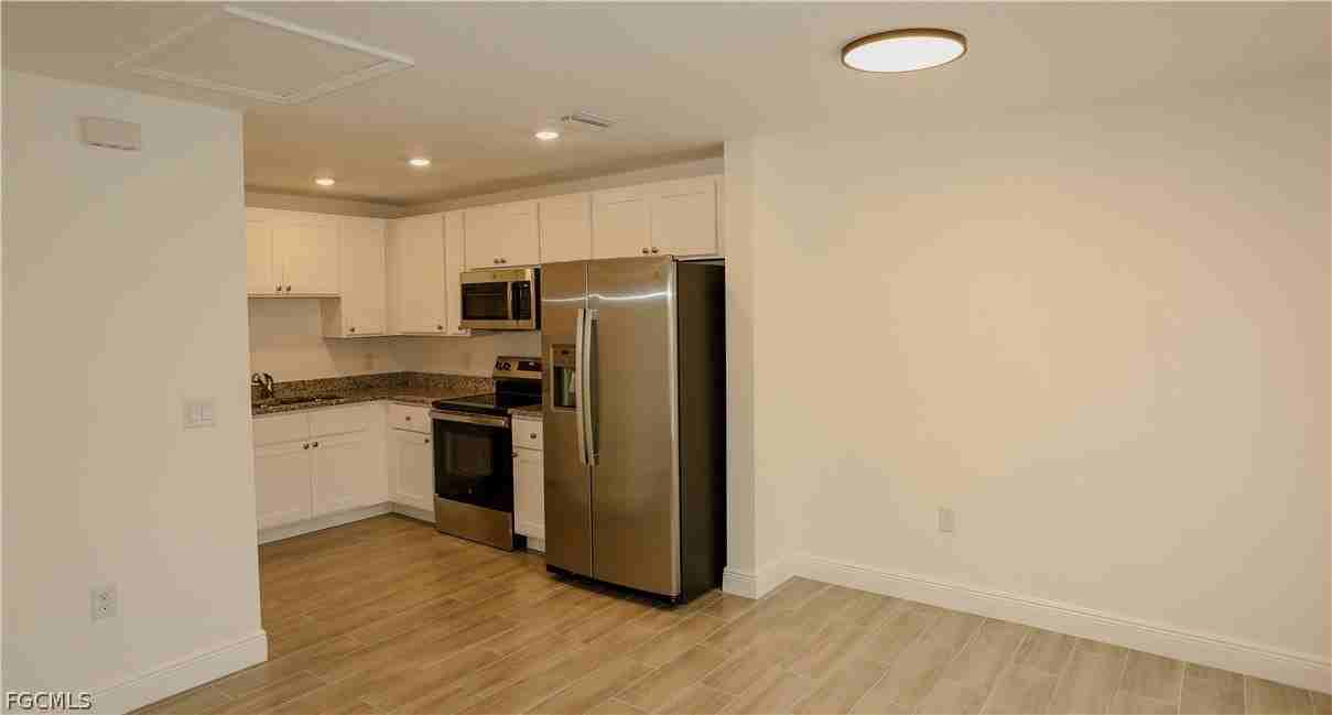 915 Graystone Ave - Photo 4 of 17