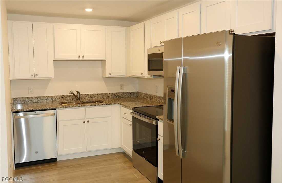 915 Graystone Ave - Photo 5 of 17