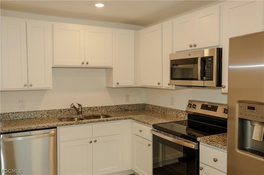 915 Graystone Ave - Photo 6 of 17