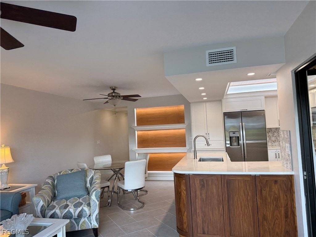 5850 Trailwinds Dr Apt 713 #713 - Photo 3 of 16