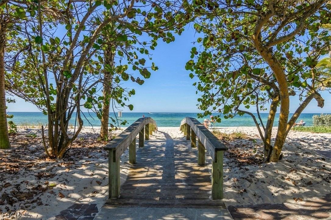 549 7th Ave N - Photo 4 of 19