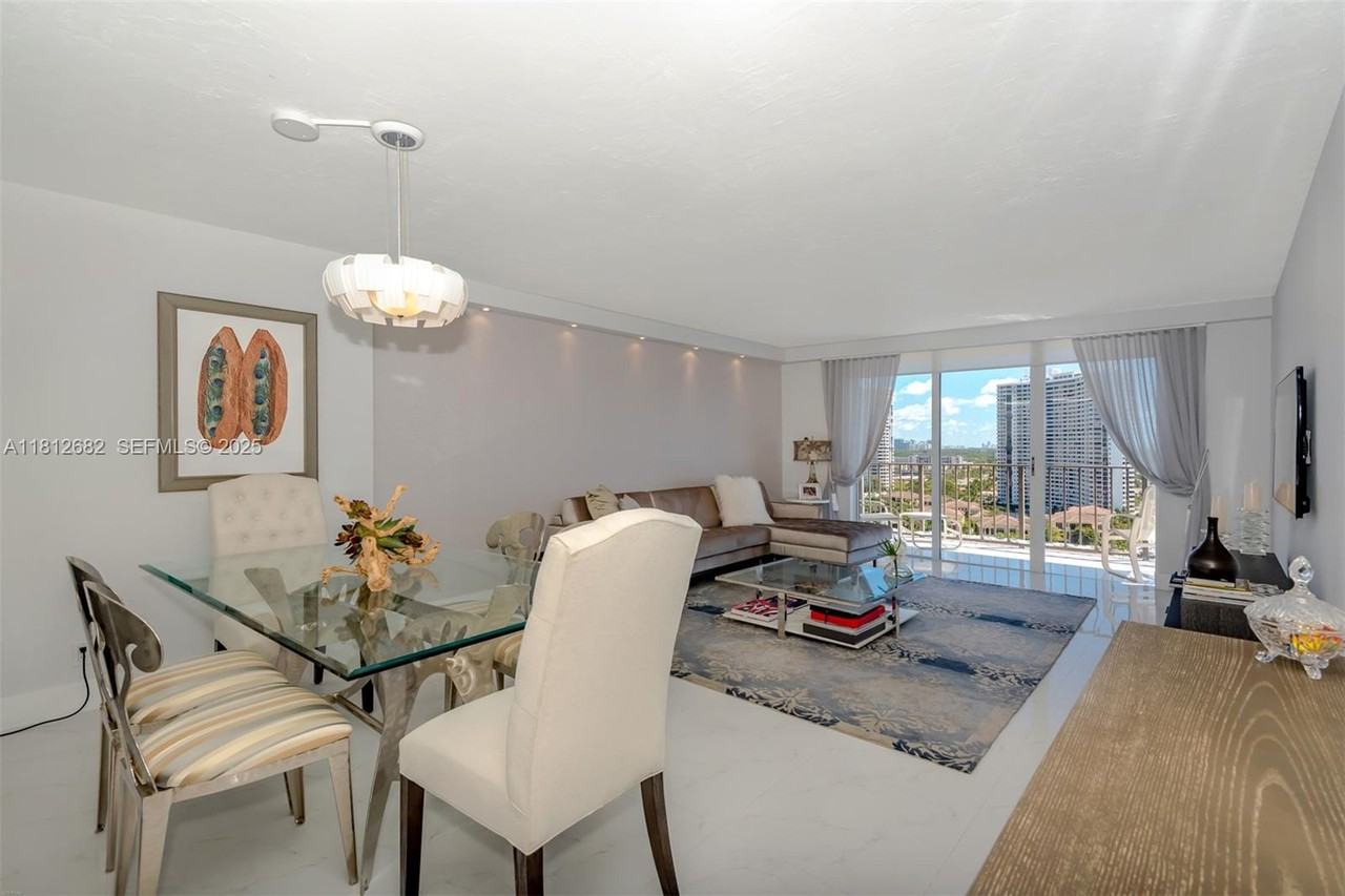 18151 Northeast 31st Court - Photo 7 of 34