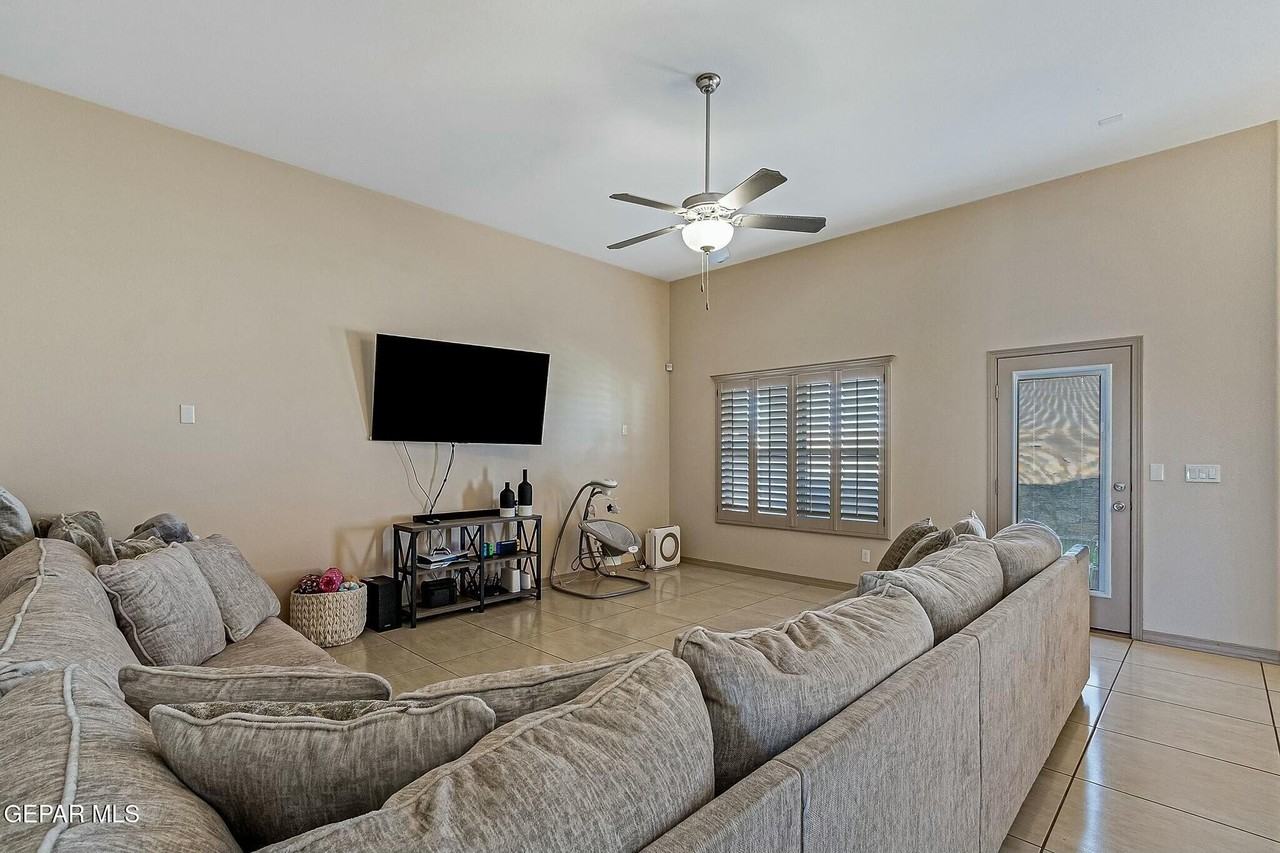 13677 Holbeck St - Photo 5 of 28