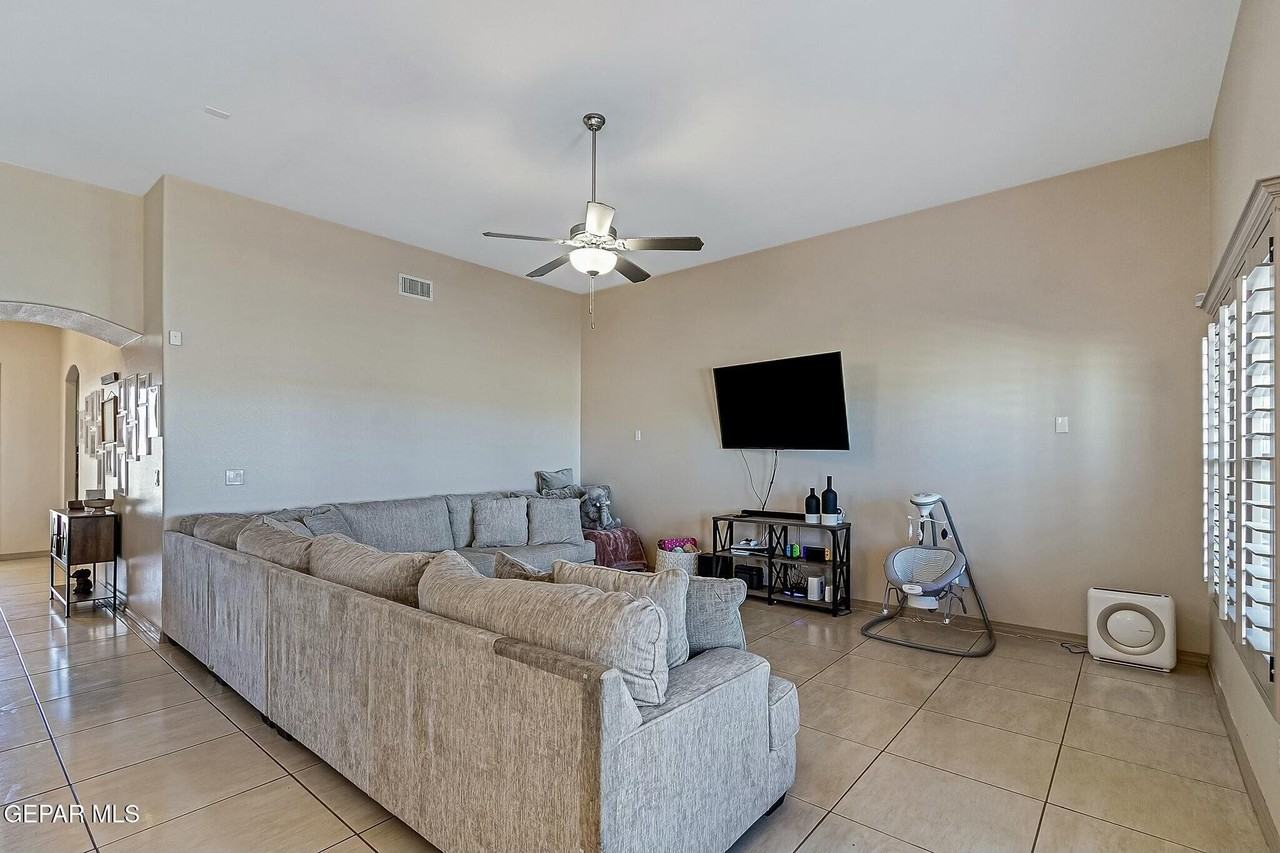 13677 Holbeck St - Photo 6 of 28