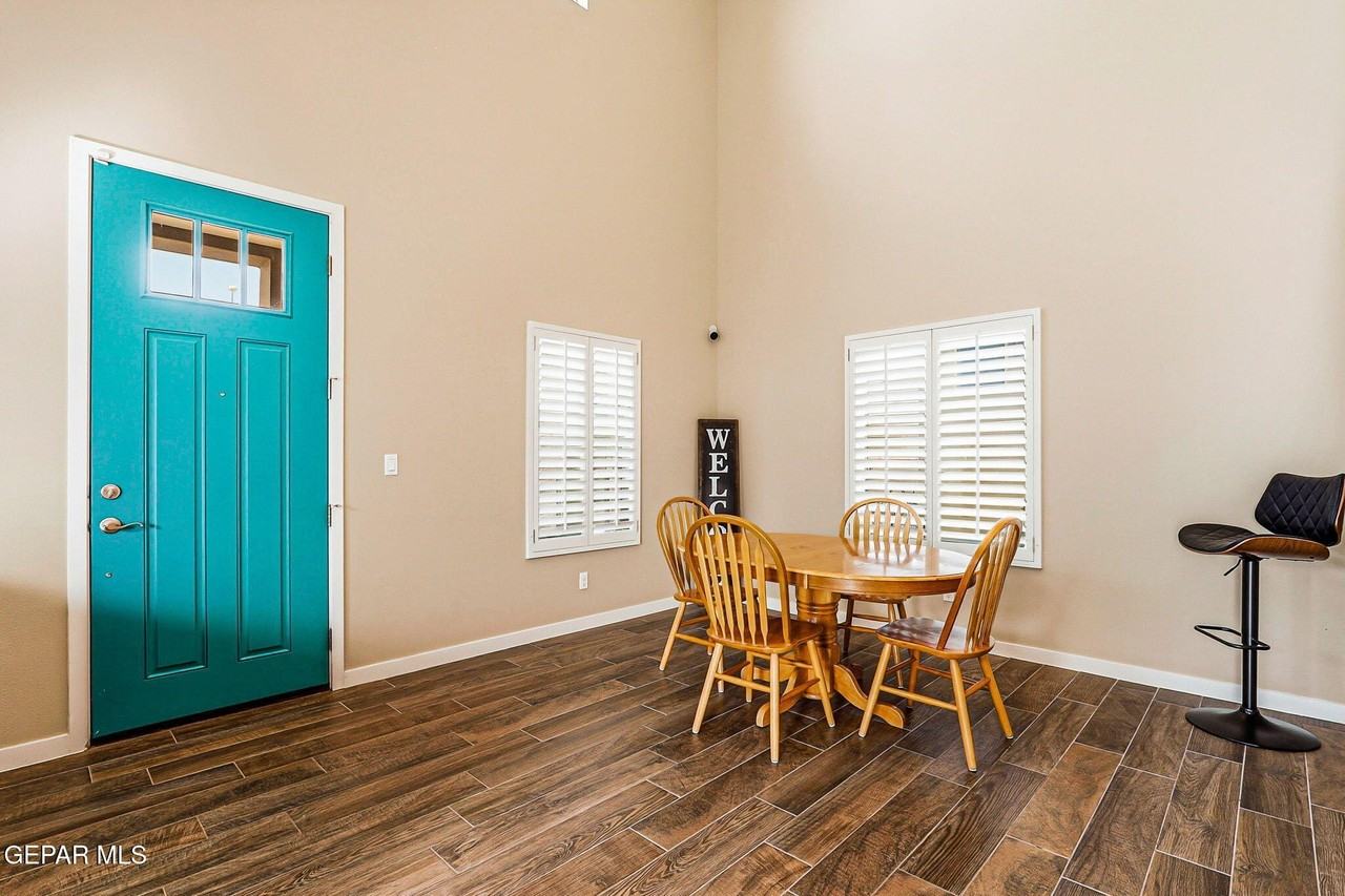 2020 Tim Foster St - Photo 5 of 40