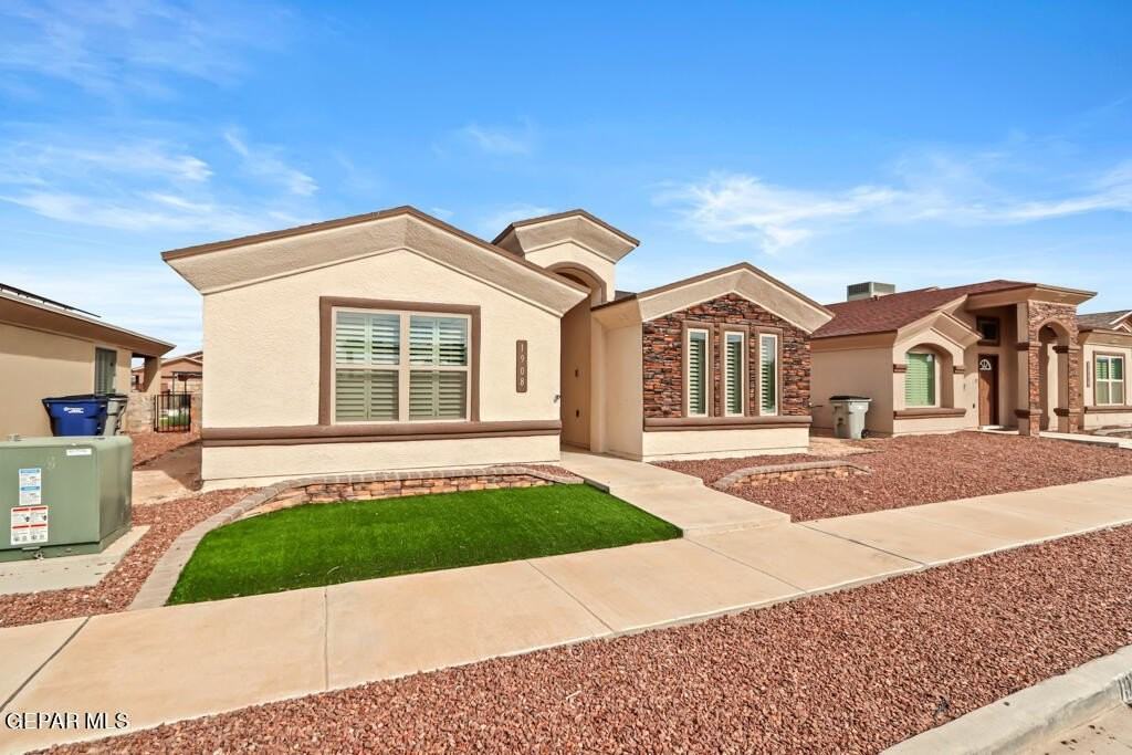 1908 Thomas Lackland St - Photo 2 of 40