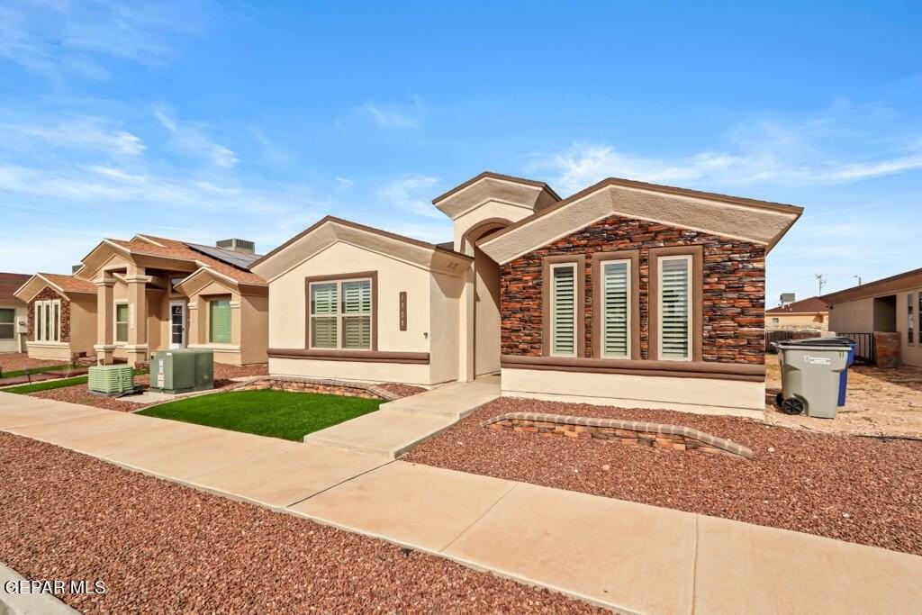 1908 Thomas Lackland St - Photo 3 of 40