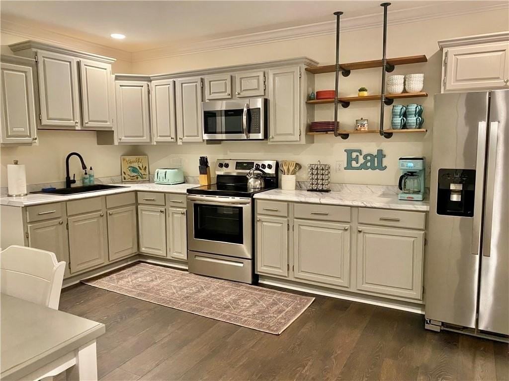 105 Travellers Way - Photo 2 of 20