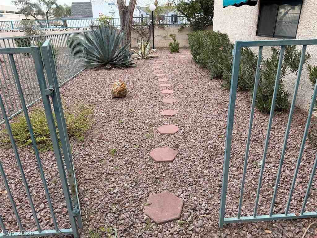 2140 Pinetop Ln #101 - Photo 5 of 28