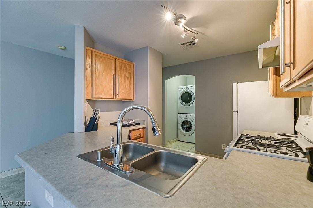 10010 Fragile Fields St - Photo 6 of 22