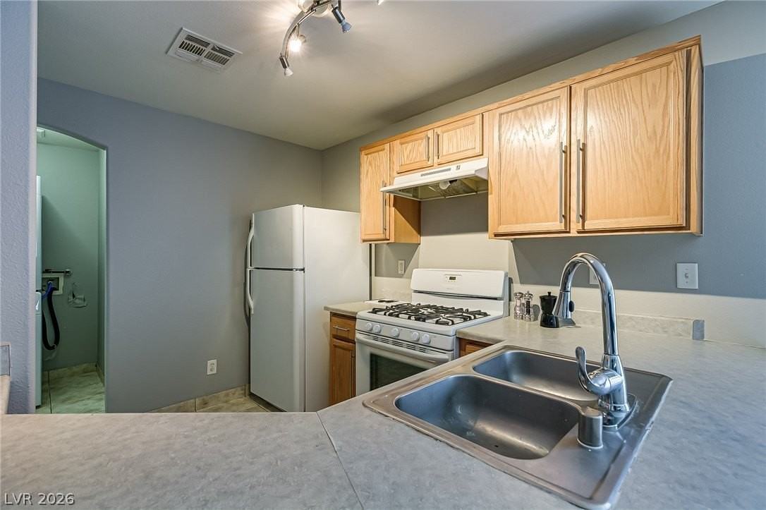 10010 Fragile Fields St - Photo 7 of 22