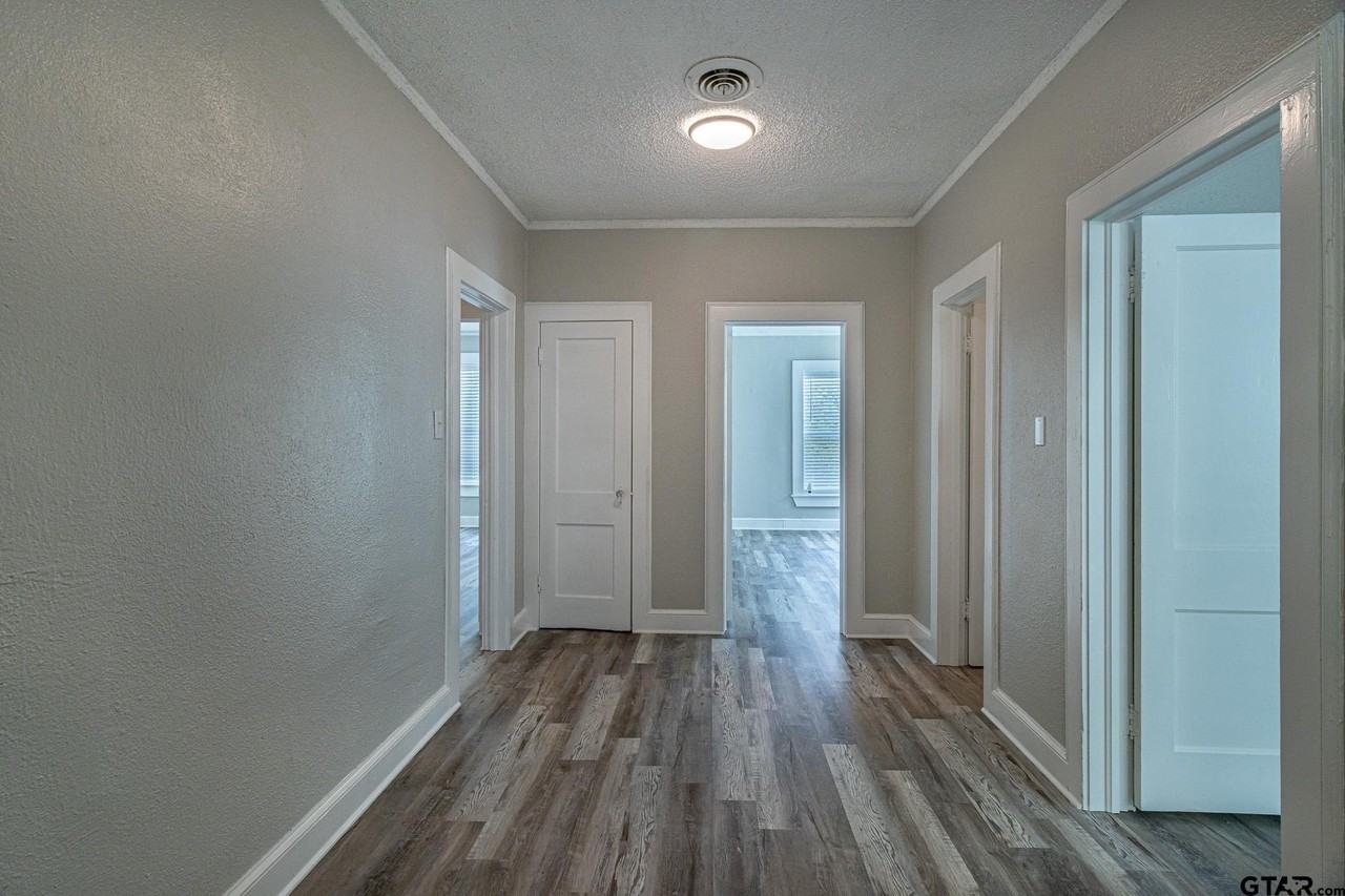 517 S Bolton St - Photo 2 of 8