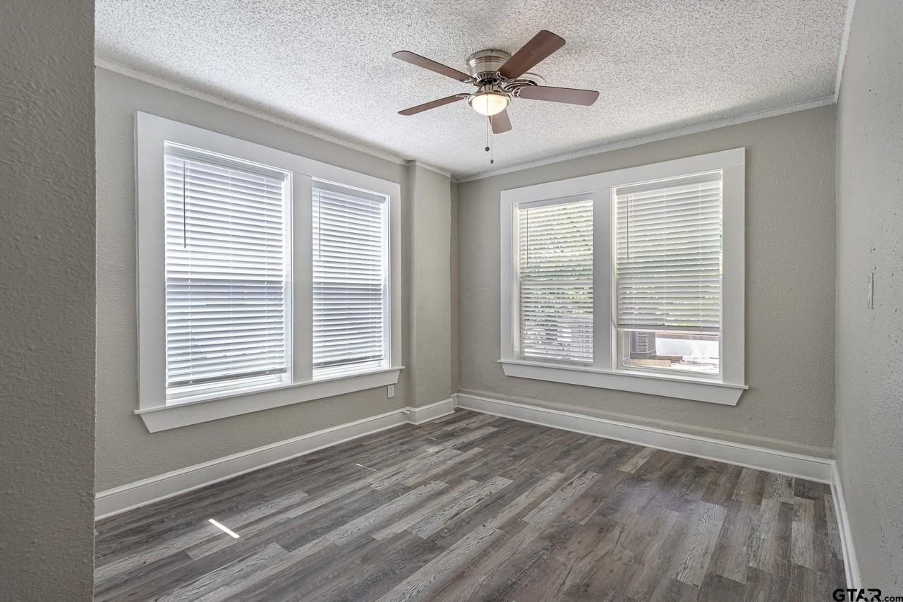 517 S Bolton St - Photo 3 of 8