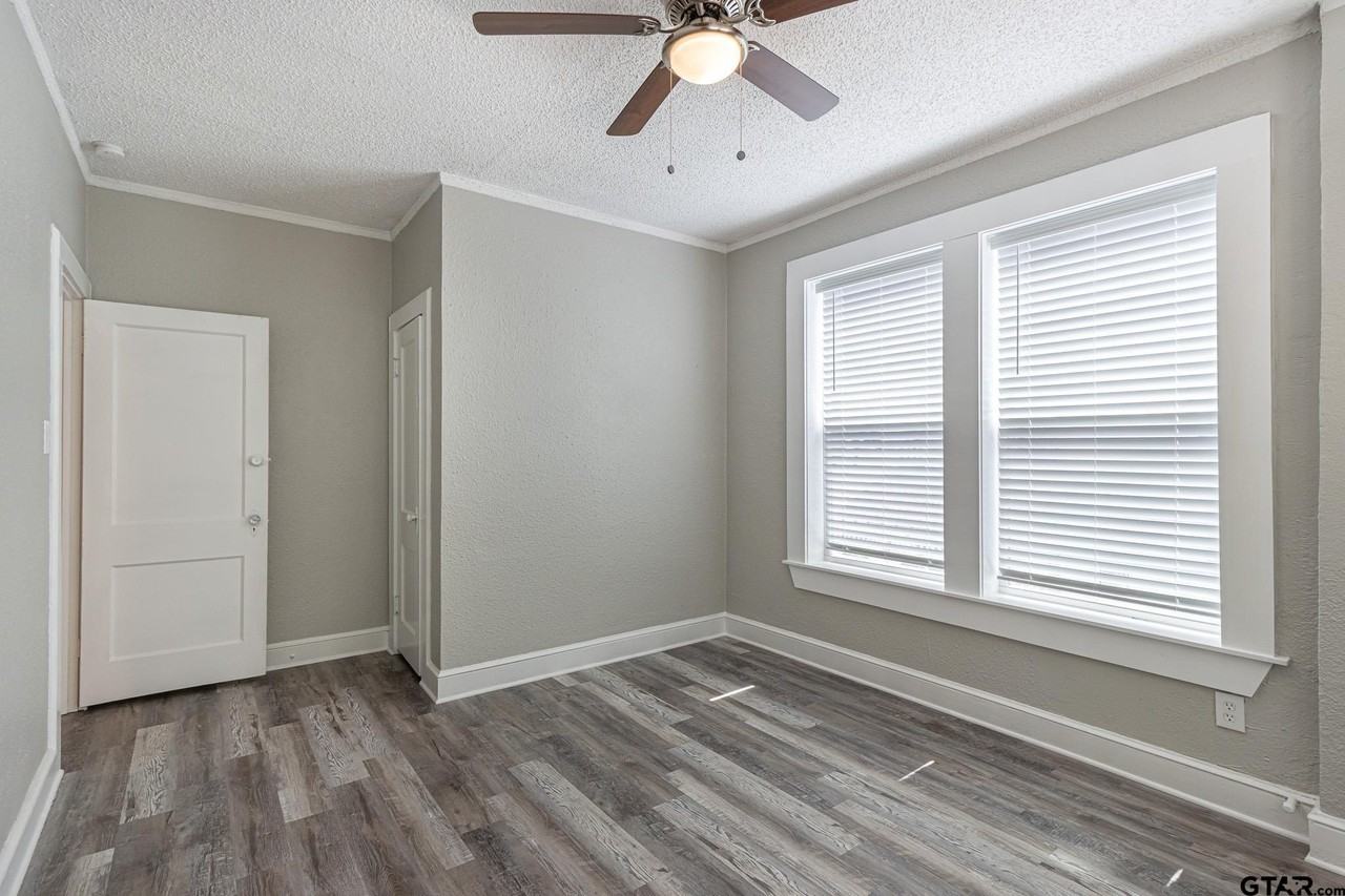 517 S Bolton St - Photo 4 of 8