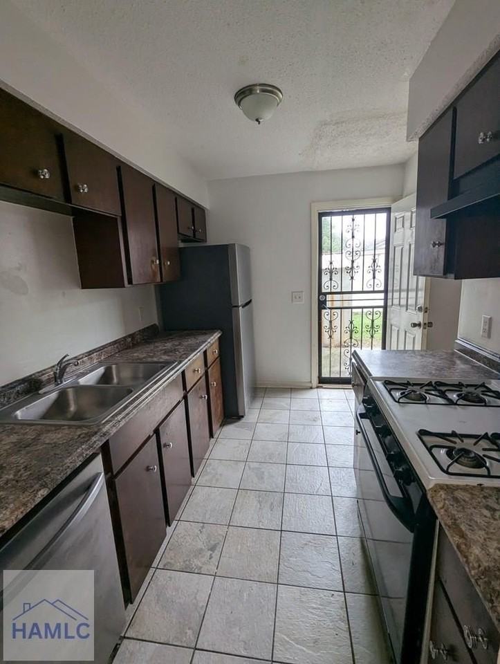 817 Lesa St - Photo 2 of 8