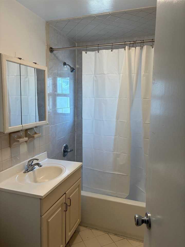 1677 Kennedy Blvd #13 - Photo 5 of 8