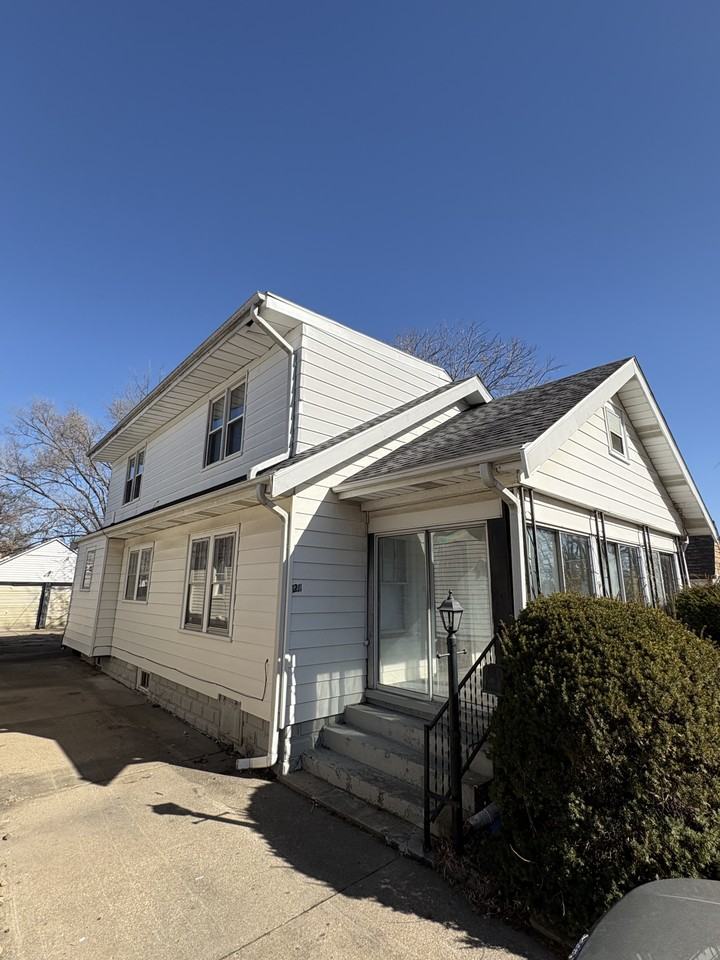 1211 West Thrush Avenue - Photo 2 of 14