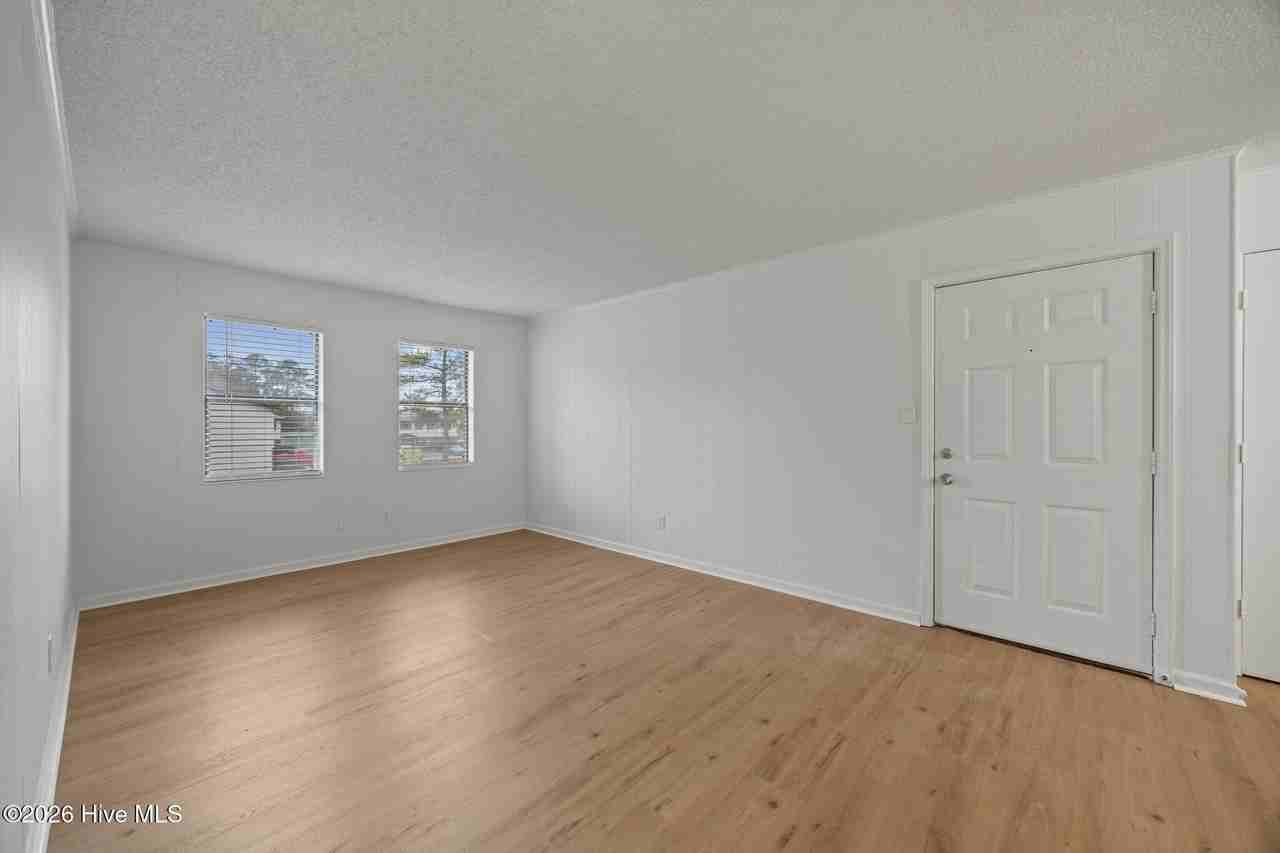 100 Ravenwood Dr Apt D #D - Photo 3 of 18