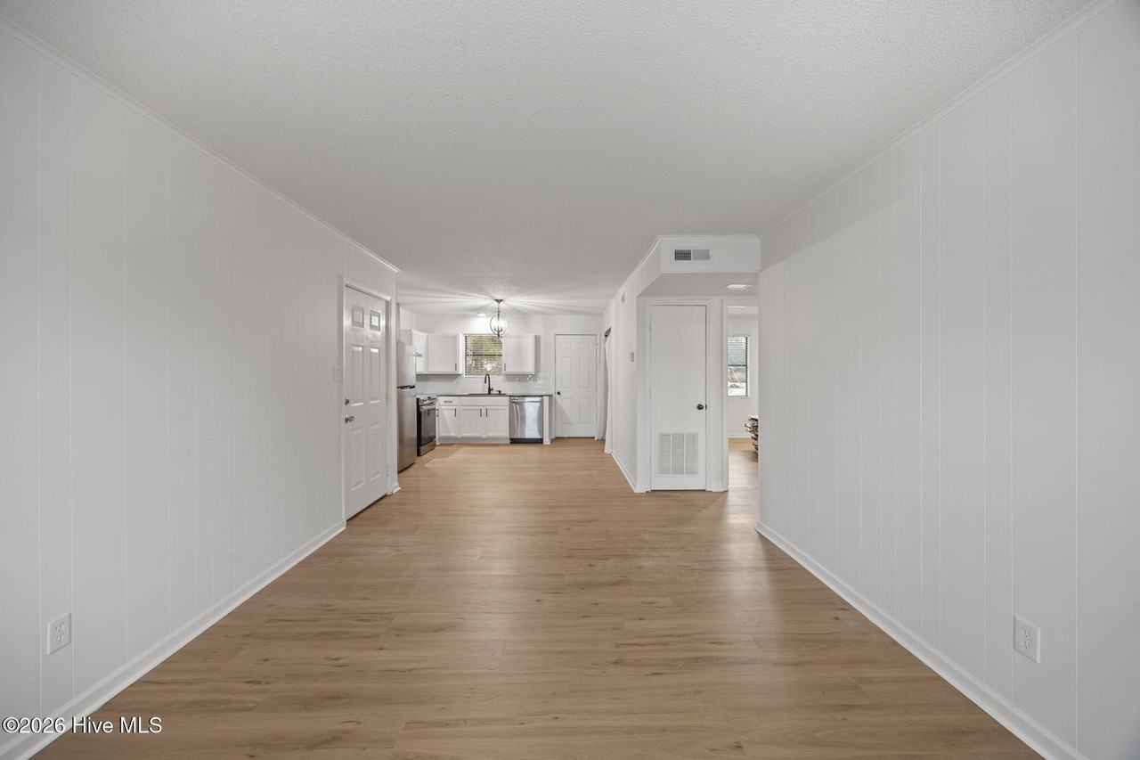 100 Ravenwood Dr Apt D #D - Photo 4 of 18