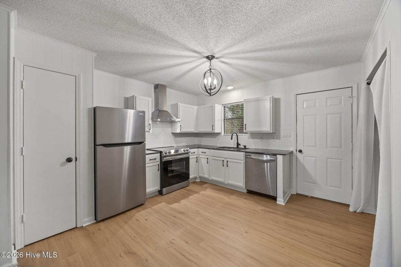 100 Ravenwood Dr Apt D #D - Photo 5 of 18