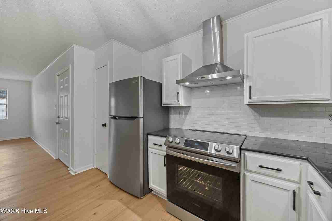 100 Ravenwood Dr Apt D #D - Photo 6 of 18