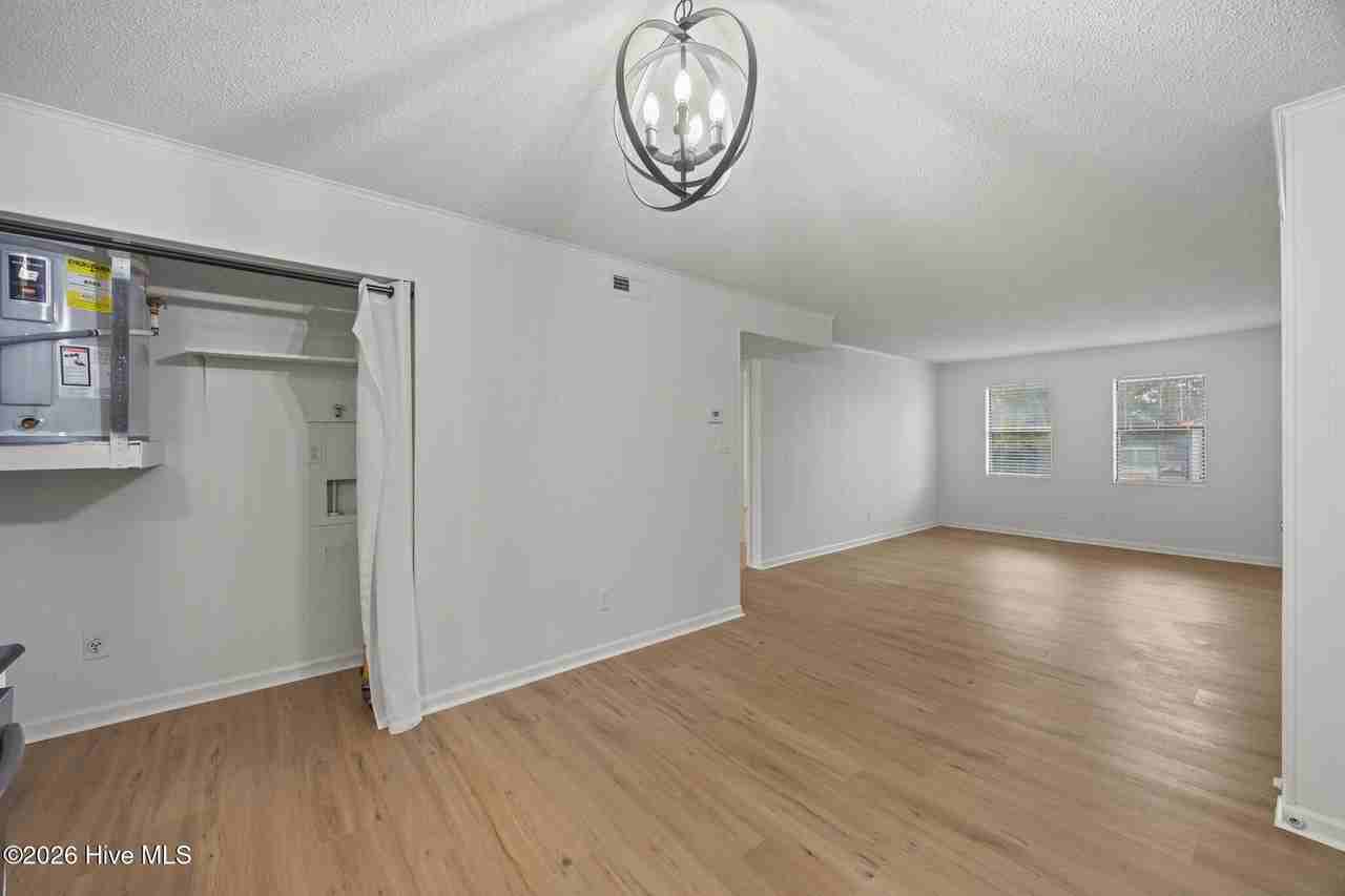 100 Ravenwood Dr Apt D #D - Photo 7 of 18